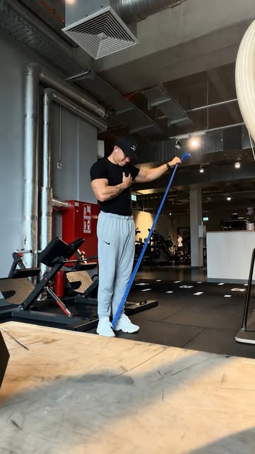 Instagram @lxppo — Gym